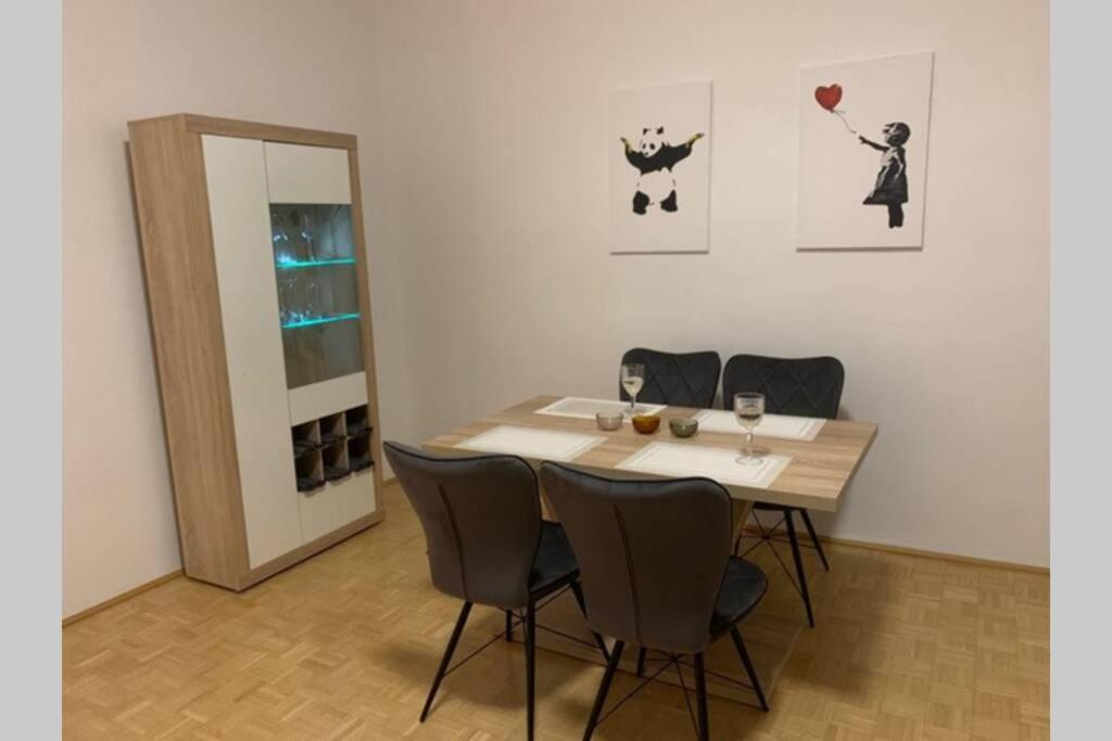 Wunderschoene Altbauwohnung In Zentraler Lage Wien Viena Exterior foto