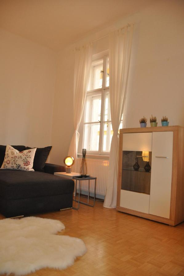 Wunderschoene Altbauwohnung In Zentraler Lage Wien Viena Exterior foto