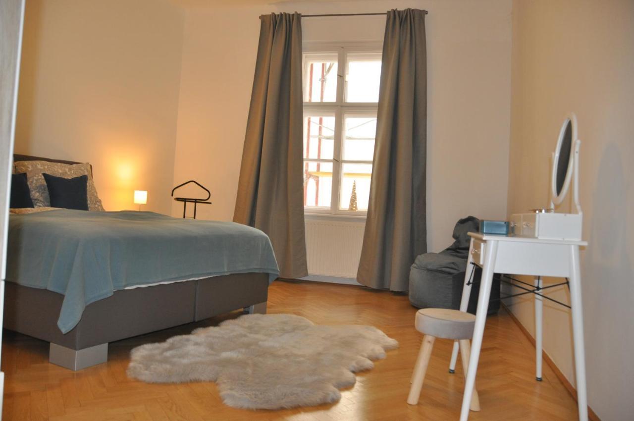 Wunderschoene Altbauwohnung In Zentraler Lage Wien Viena Exterior foto