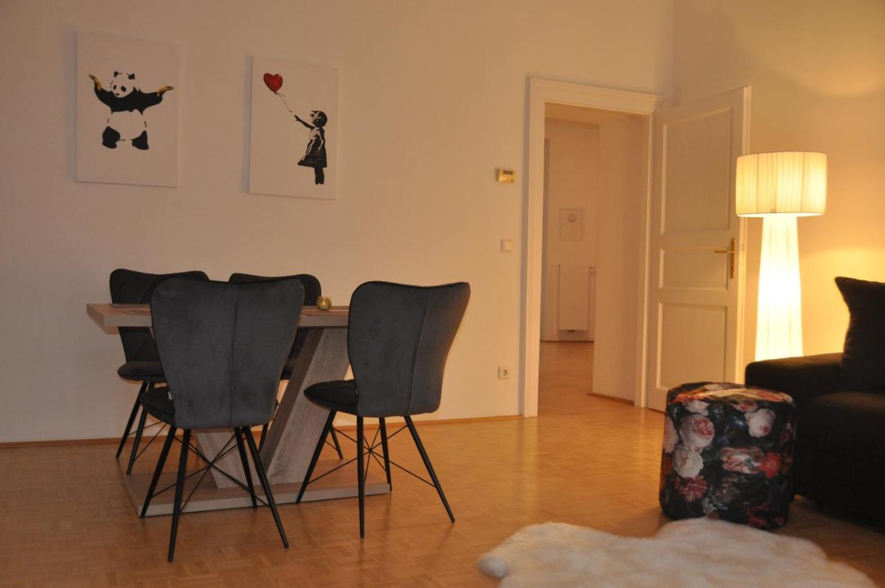 Wunderschoene Altbauwohnung In Zentraler Lage Wien Viena Exterior foto