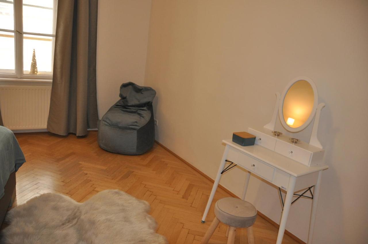 Wunderschoene Altbauwohnung In Zentraler Lage Wien Viena Exterior foto